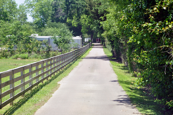 entrance road to Payne's RV Park